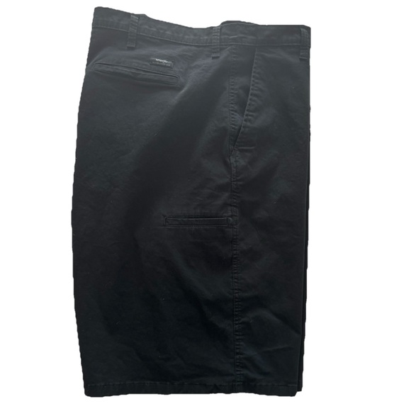 Wrangler Men’s Black Chino Utility Shorts 50 Cotton Stretch Flat Front Casual - Picture 1 of 14